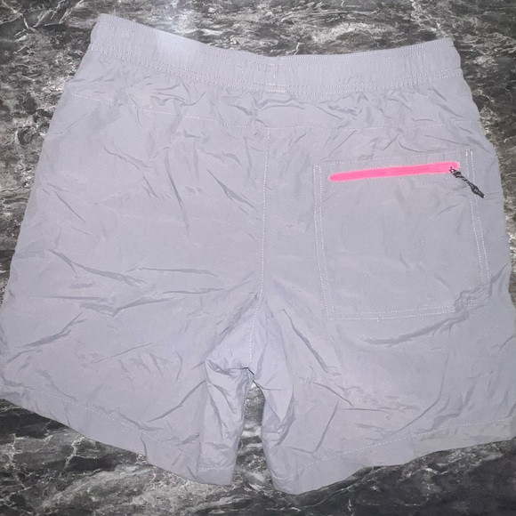 American Eagle “All Day” Gray Shorts with Neon Pink Zippers - Picture 4 of 4